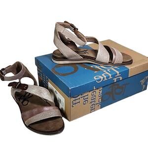 OTBT March On Flat Grey Silver Strappy Leather Sandals Womens Size 6.5 NEW